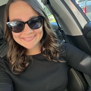 Meet your Posher, Lauren